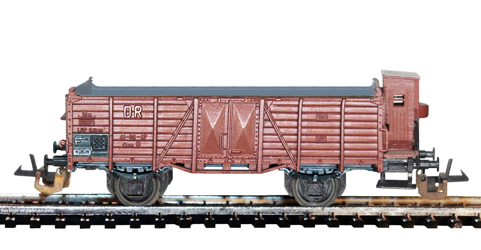 04232 Off. Güterwagen Om / Brhs. DR/III
