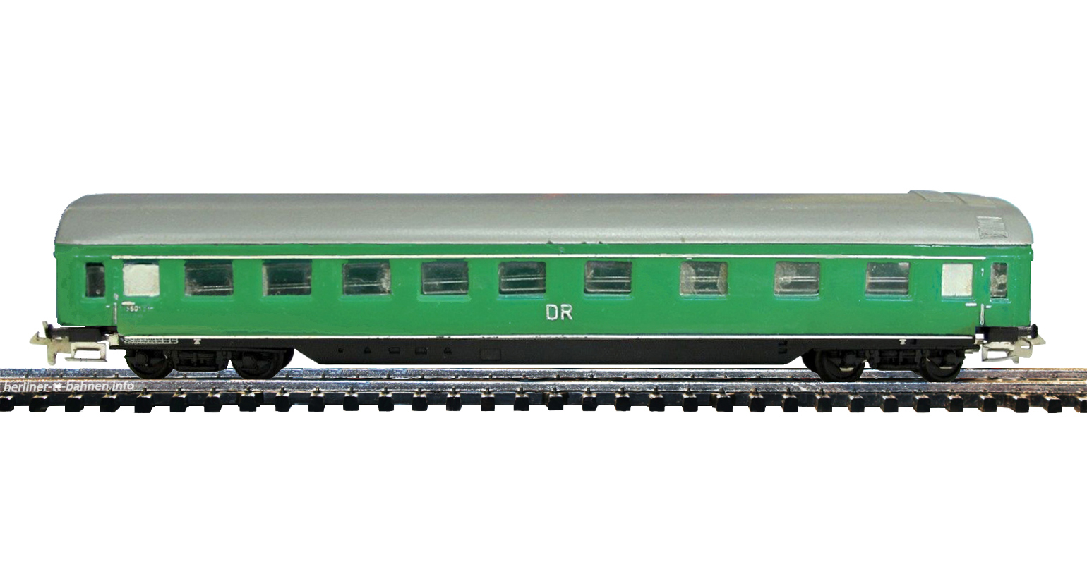 4-achs Reisezug Schürzenwagen grün DR/III