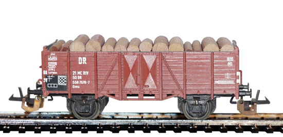 04212 Hochbordwagen Omu mit Holzladung DR/IV