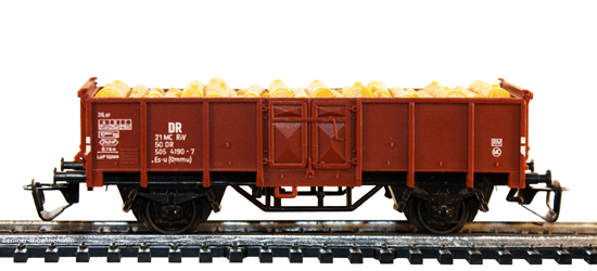 04244 Off. Güterwagen Es-u mit Holzladung DR/IV