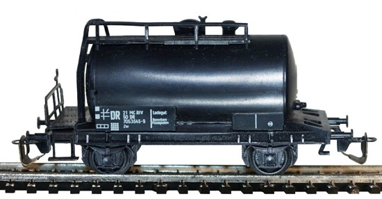 04412 Kesselwagen Zw DR/IV schwarz