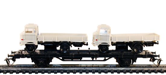 04541 Autotransportwagen mit 2 Lkw W50 Pritsche