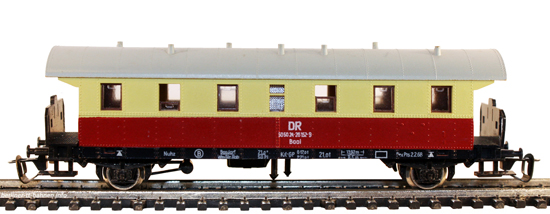 13215 Personenwagen Baai rot/elfb.