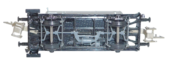 159/73f Kesselwagen ESSO mit Bremsgestänge / Wagenunterseite