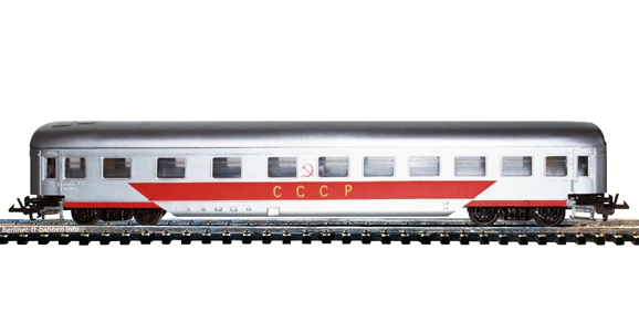 159/793 Reisezug(Schürzen-)wagen silber CCCP