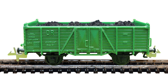545/434 TT-START Off. Güterwagen Om DR/III Kohleladung, in grün
