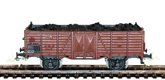 545/55 Off. Güterwagen Om DR/III Kohleladung