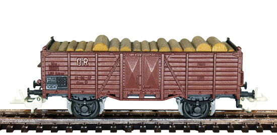 545/56 Off. Güterwagen Om DR/III Rundholzladung